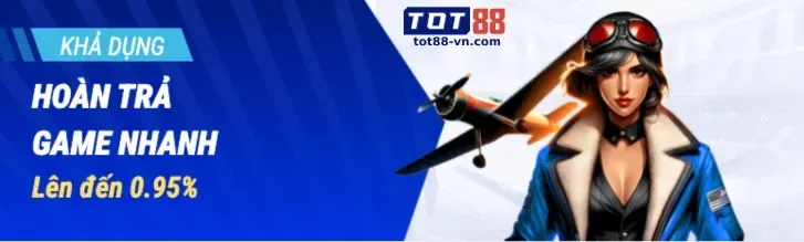 Bàn Poker với các quân bài và chip cược tại 32vin casino